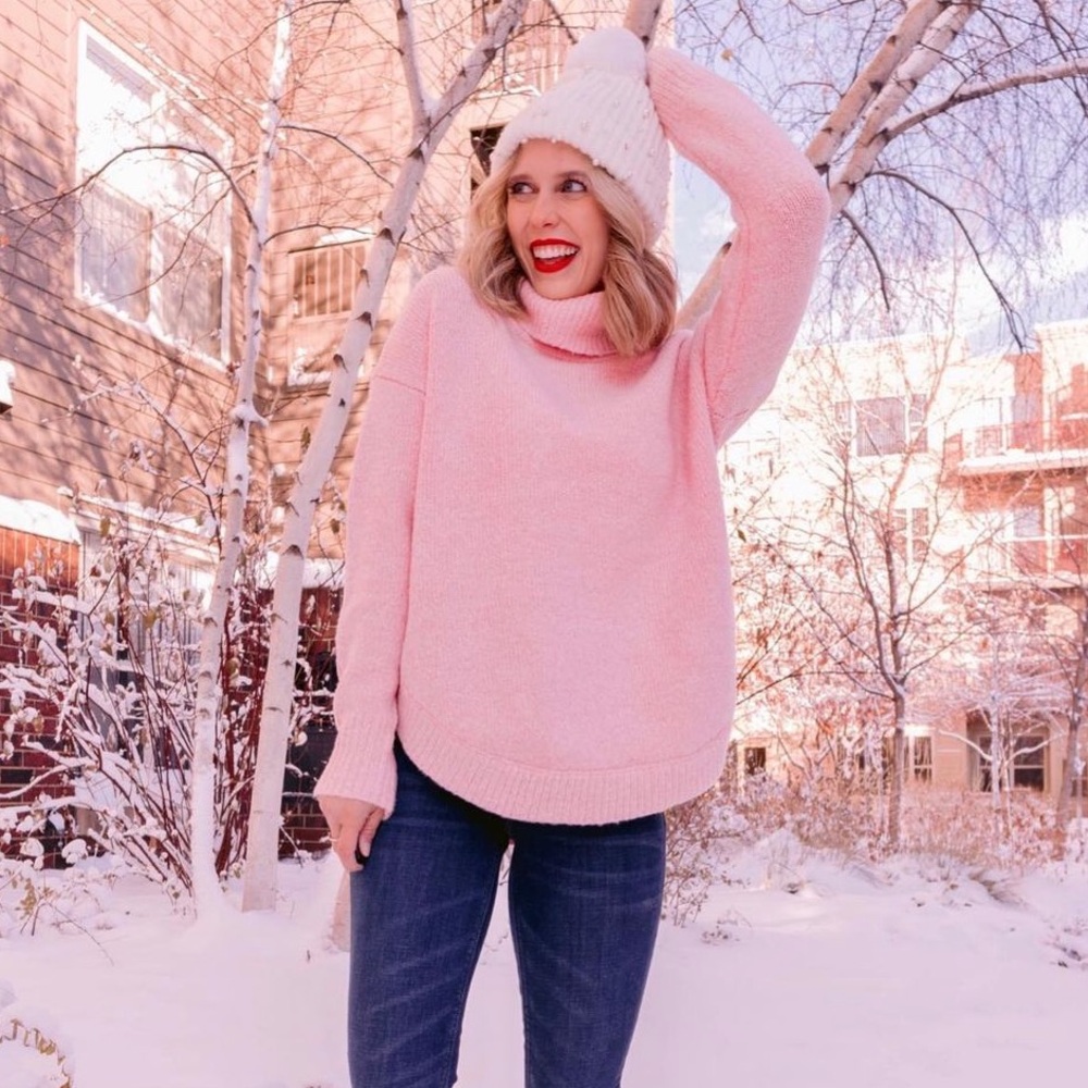 Roll neck curved hem sweater